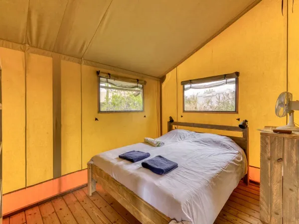 The Roan Lodgetent Luxury bedroom with a double canopy bed.