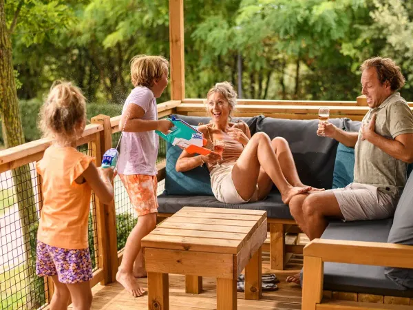 Enjoy and laugh together on the veranda.
