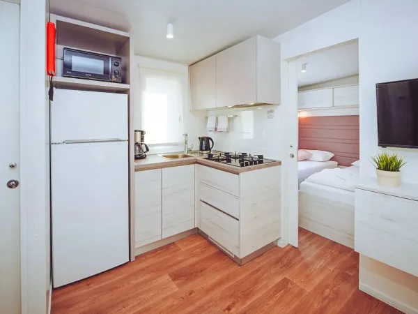 The Roan Comfort Plus Lounge kitchen.