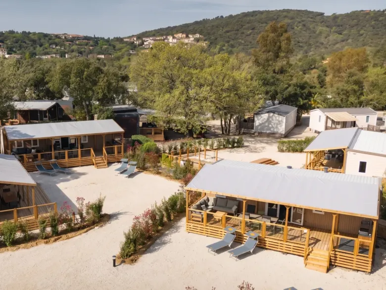 Discover the Supreme Deluxe Lounge Premium Zone at Roan Camping Domaine des Naïades.