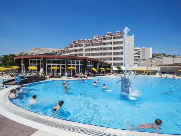 The swimming pool at Roan camping Baška Camping Resort.