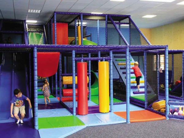 Indoor playground of Roan camping du Vieux Pont.