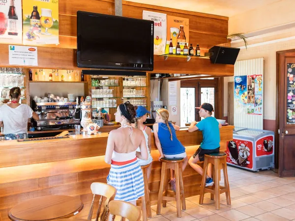 A bar at Roan camping La Vallée.