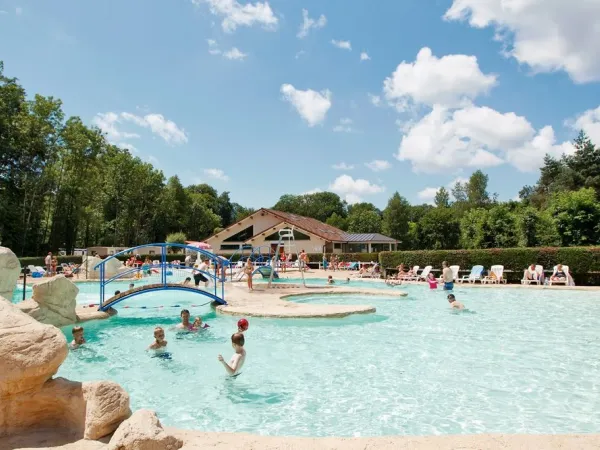 The swimming pool at Roan camping de Bonnal.