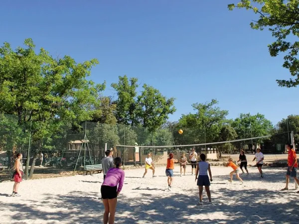 Playing volleyball at Roan camping Du Verdon.