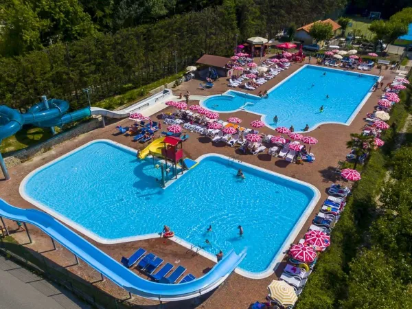 Overview pool at Roan camping Belvedere.