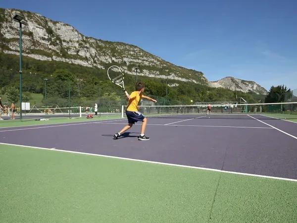 Tennis at Roan camping L'Ideal.