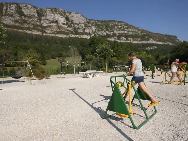 Fitness equipment at Roan camping L'Ideal.