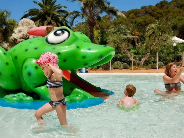 Water fun at the pool at Roan camping Rosselba.