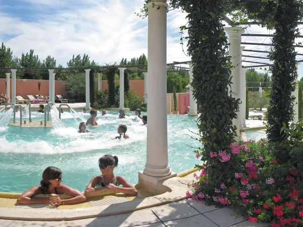 The hot tub at Roan camping Serignan Plage.