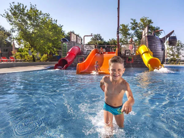 Fun in the pool with pirate ship at Roan camping Lanterna.