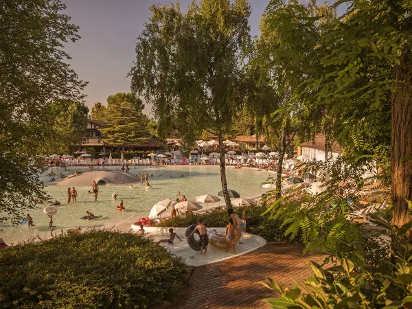 Lagoon pool with wide slides and water slides at Roan camping Altomincio.