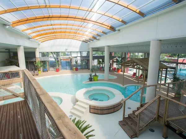 Indoor swimming pool at Roan camping Aluyna Vacances.