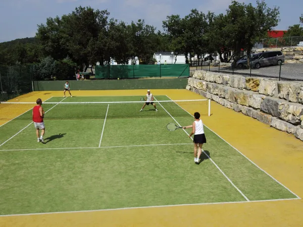 Tennis at Roan camping Aluna Vacances.