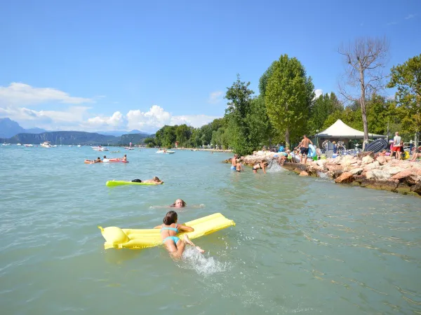 Swimming in the lake at Roan camping Cisano San Vito.