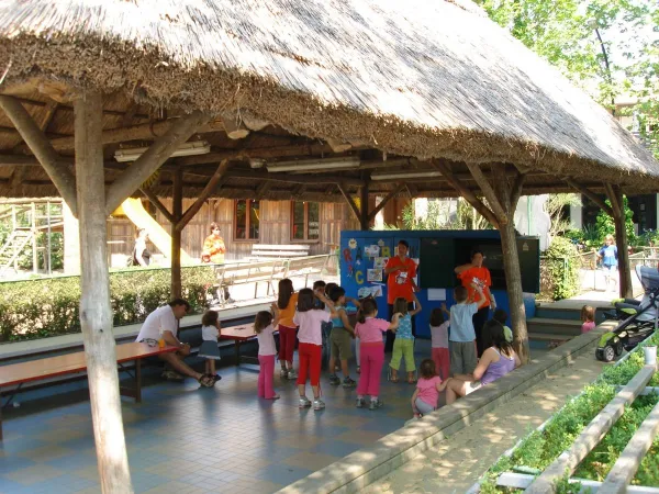Children's entertainment at Roan camping Tahiti.