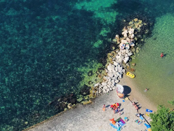 Clear sea water and lying plateau at Roan camping Valkanela.