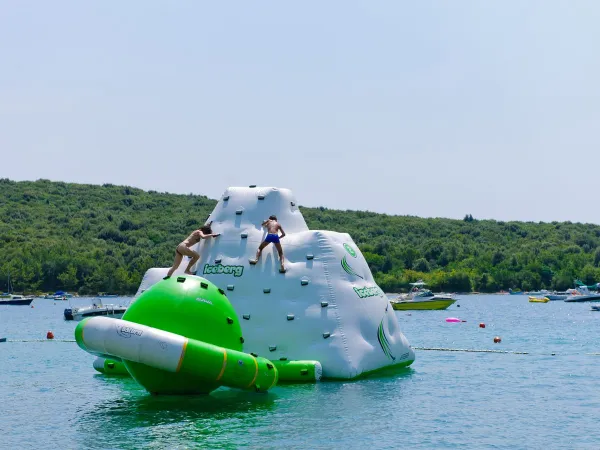 Water cushions at Roan camping Vestar.