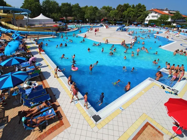 The swimming pool at Roan camping Turistico.
