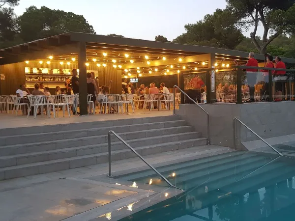 Terrace by the pool in the evening at Roan camping Cala Gogo.