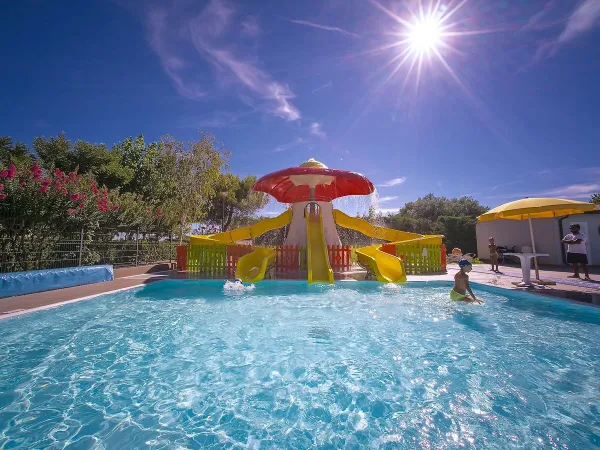 Swimming pool with slides at Roan camping Rubicone.