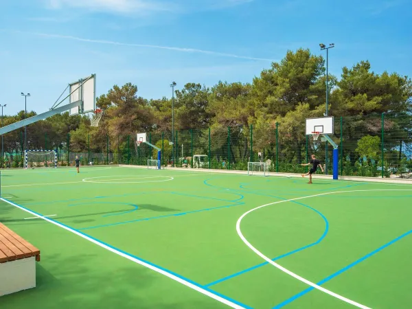 Multi-purpose sports field at Roan camping Lanterna.