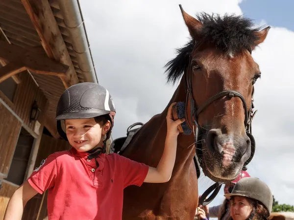 Pony activity at Roan camping des Ormes.