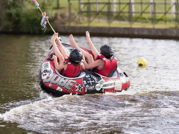 Water activity at Roan camping Des Ormes.