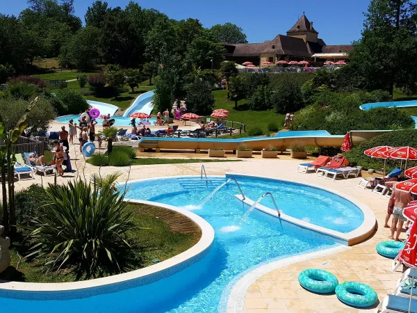 Part of the swimming pool at Roan campsite Avit Loisirs.