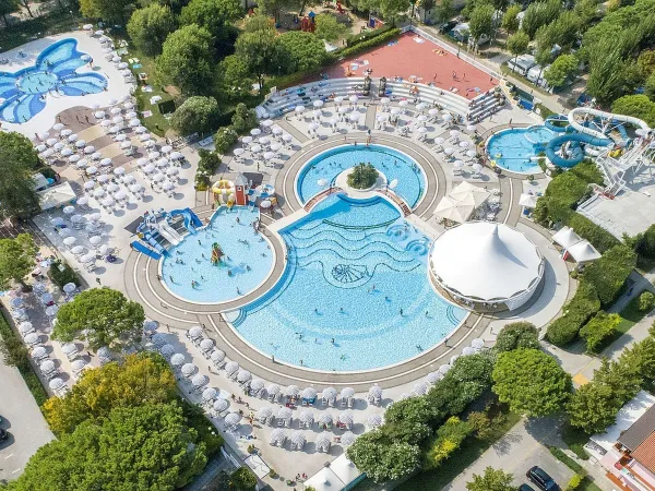 Overview pool of Roan camping Sant Angelo.