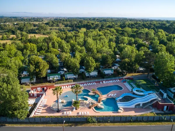 Overview pool of Roan camping De Canet.