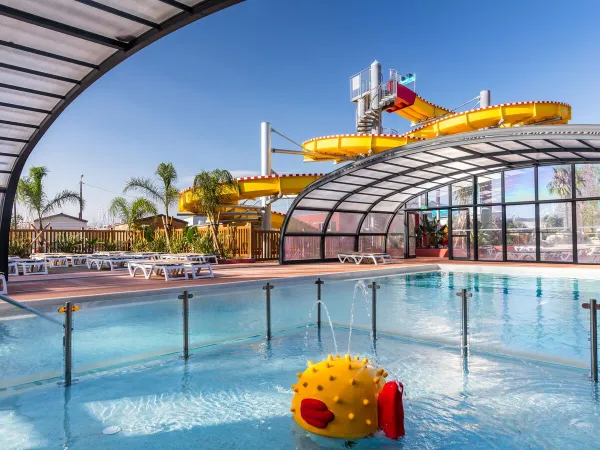 Covered swimming pool at Roan camping de Canet.