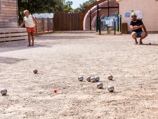 Jeu de boules op Roan camping Du Verdon.