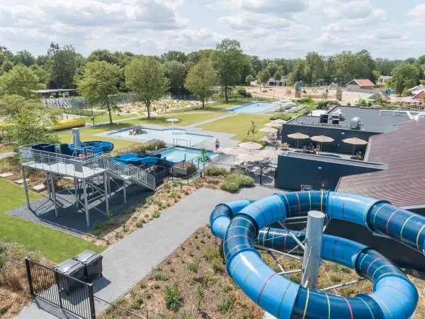 Overview of outdoor pool at Roan campground De Twee Bruggen.