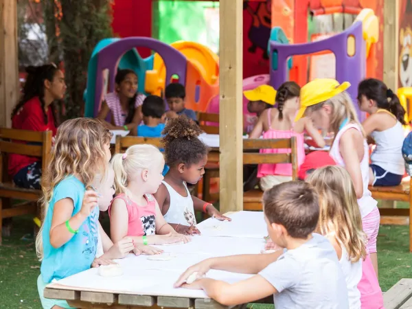 Children's activity at Roan camping Domaine Naïades.