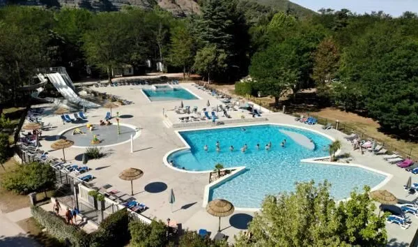 Overview pool of Roan camping La Grand Terre.