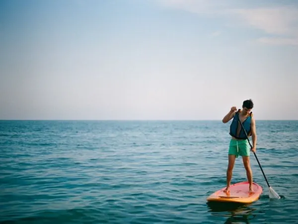 Water sports activity at Roan camping Caballo de Mar.