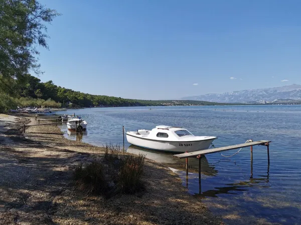 Boat-friendly lake at Roan camping Karin.