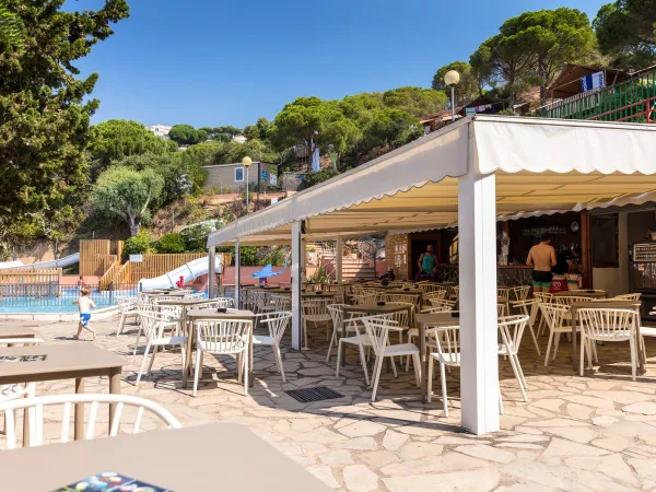 The terrace of Roan camping Cala Canyelles.