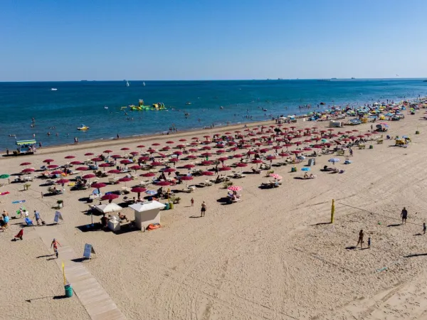 Overview of the beach at Roan camping Marina Di Venezia.