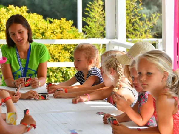 Playing games with the entertainment at Roan camping Spiaggia e Mare.