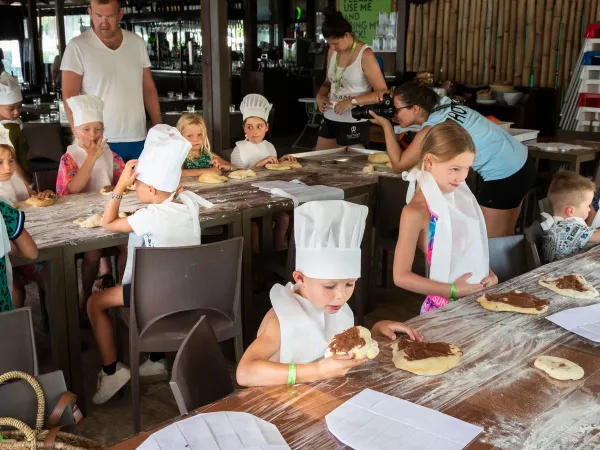 Fun baking activities with the animation team at Roan camping Altomincio.