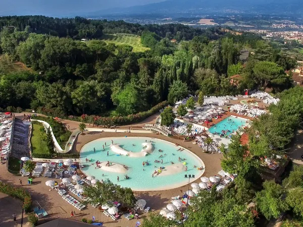 Overview pool Roan camping Norcenni Girasole.