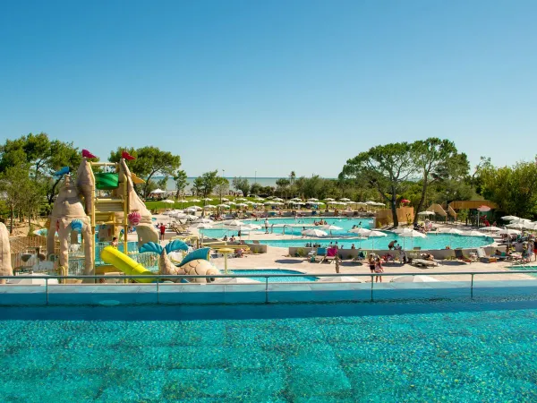Overview pool of Roan camping Mediterraneo.
