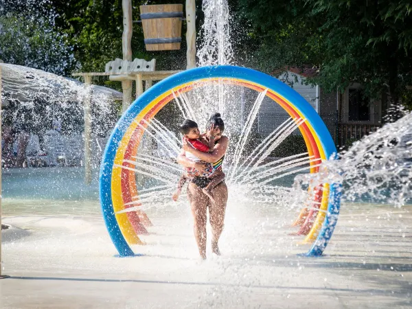 Water fun at the spray park at Roan camping hu Altomincio village.