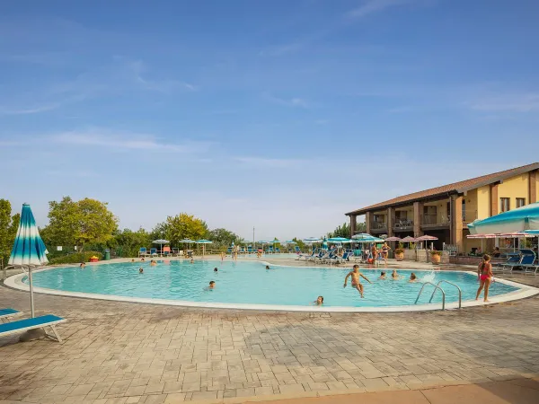 Impression swimming pool at Roan camping Piantelle.