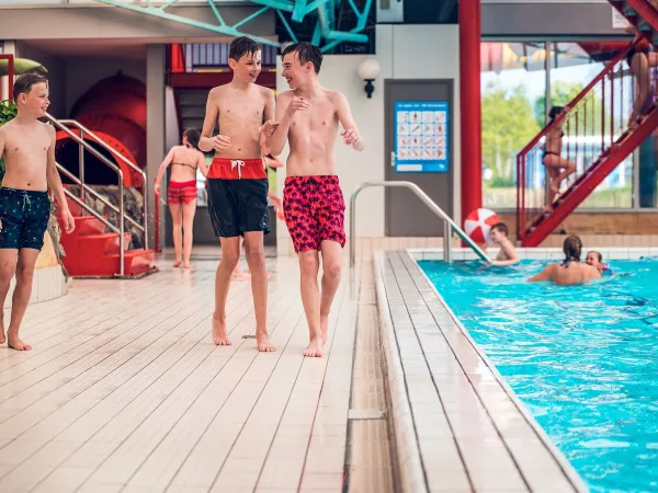 Playing youth in the indoor pool at Roan camping Ackersate.