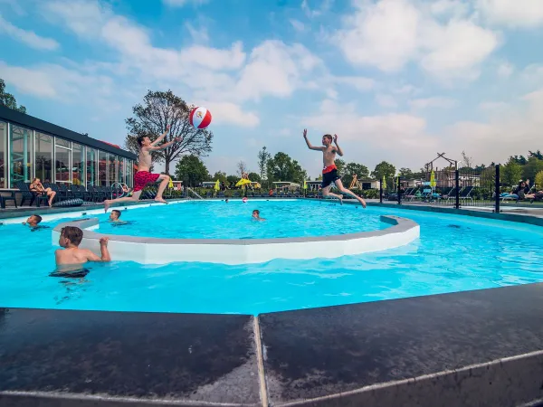 Outdoor pool at Roan camping Ackersate.