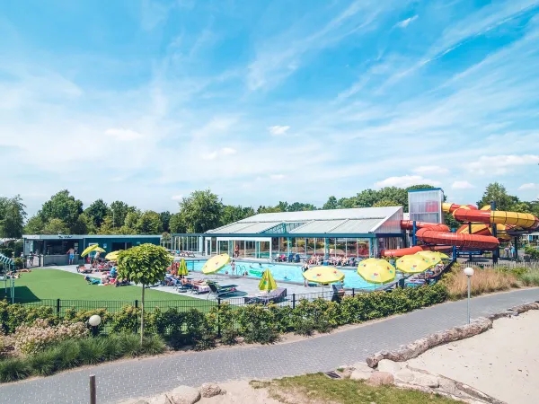 Indoor and outdoor pool with slides at Roan camping Ackersate.