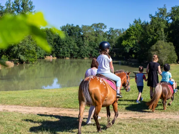 Horseback riding at Roan camping Château de Fonrives.